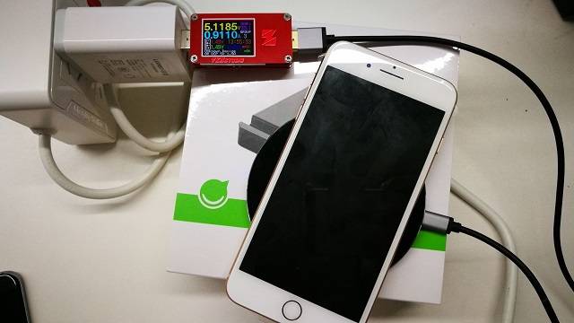 iPhone8无线充电实测5V.jpg