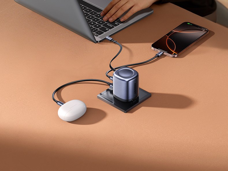 绿联100W快充头高效散热长久耐用 绿联100W快充头高效散热长久耐用