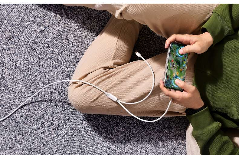 UGREEN绿联-品质新体验,数码选绿联 L527双头设计可同时为两台设备充电展示