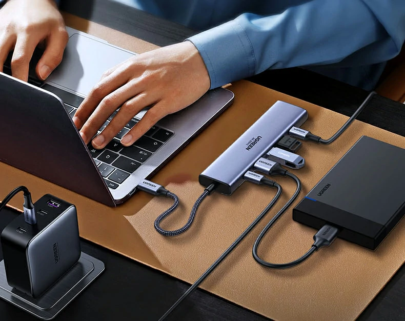 視頻會(huì)議中使用擴(kuò)展塢連接攝像頭與麥克風(fēng)