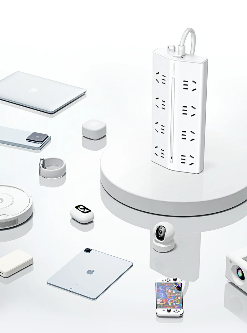 不同插头类型（三相、两相）插入效果展示