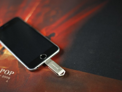 绿联苹果手机U盘，让iPhone扩容、隐私保护一步搞定
