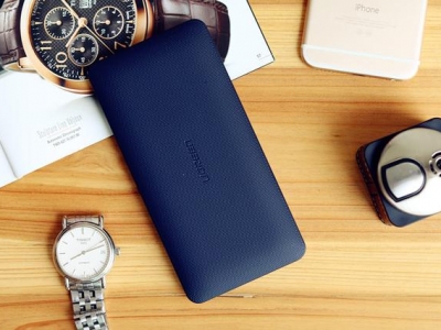 iPhone用户的福音，这款移动电源自带苹果数据线。