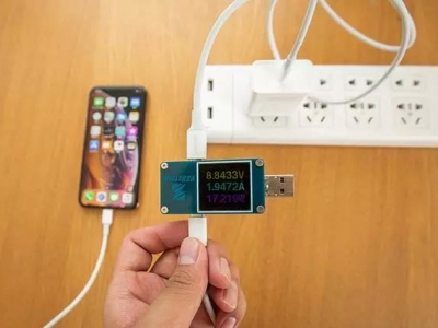 实测PD18W/30W/65W充电器给iPhone xs充电快慢对比