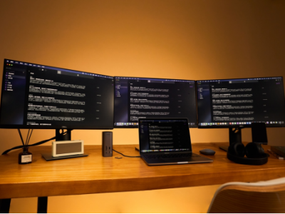 绿联扩展坞评测！绿联12合1扩展坞助你成为高效职场人